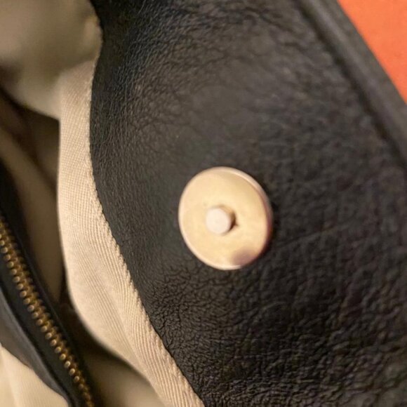 Valentino "Original" Verra Signature V-Logo Tote Retailed @$1,095 - Picture 9 of 13